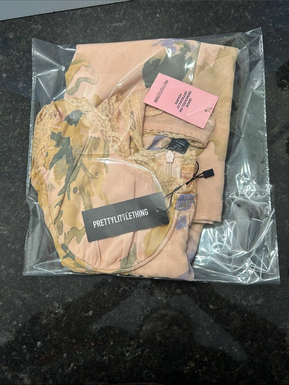 PrettyLittleThing Pink Floral Chiffon Lace Trim Romper Size US 6 NWT - Picture 10 of 10